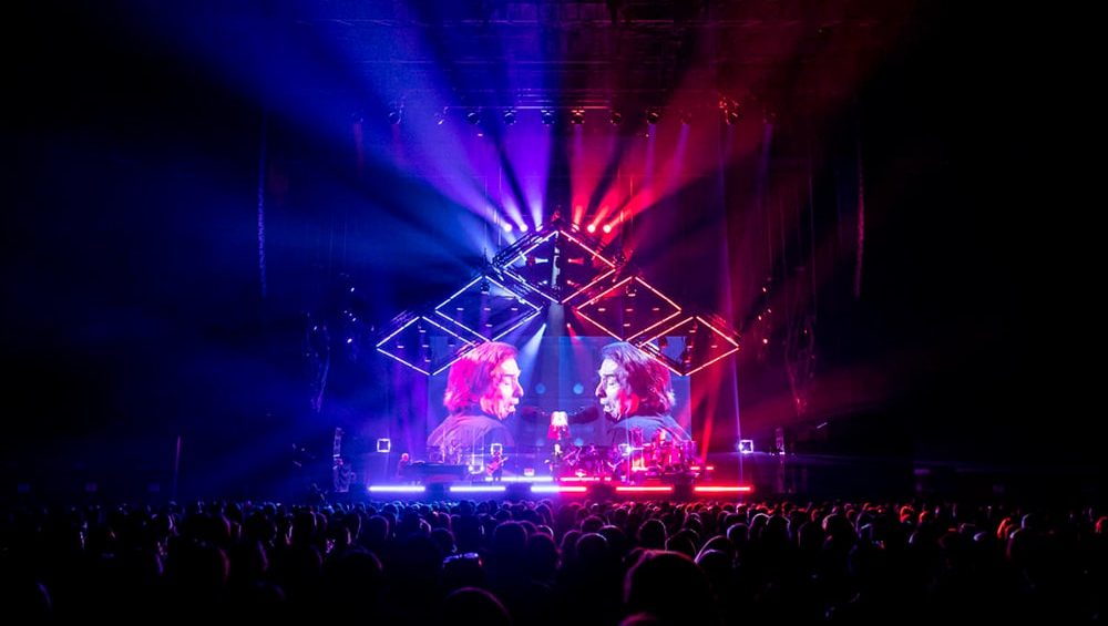 La gira '6.0' de Raphael llegó al Wizink Center de Madrid equipada por Fluge Audiovisuales con sistemas Meyer Sound