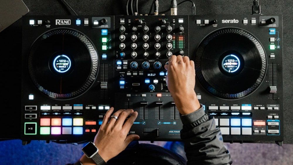 RANE FOUR, el controlador DJ de Serato Stems más avanzado del mundo